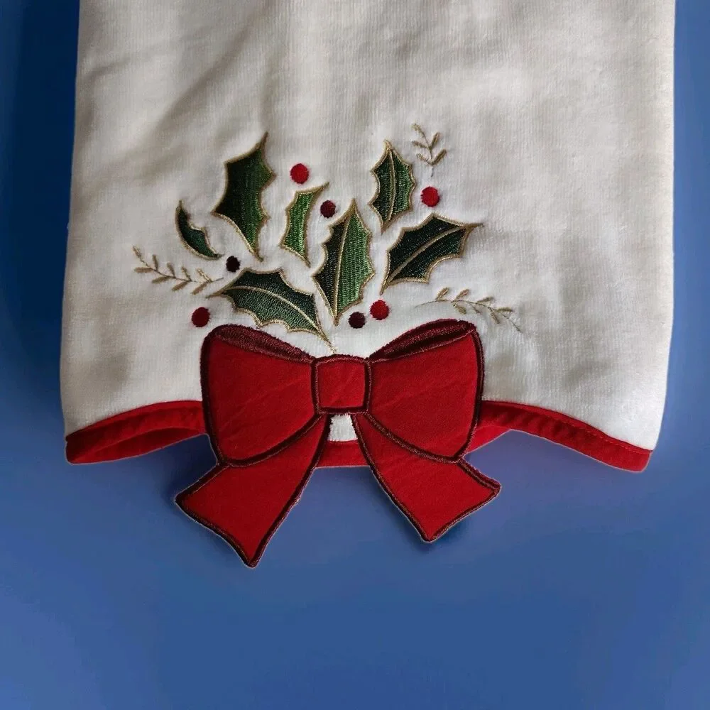 Wellesley Manor Christmas Decor Bath Towel 16x28 Embroidered Holly Red Bow NWT